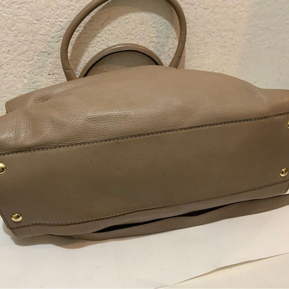 Authentic Michael Kors Hamilton Satchel Beautiful taupe "Dark Dune"color soft - Picture 4 of 16